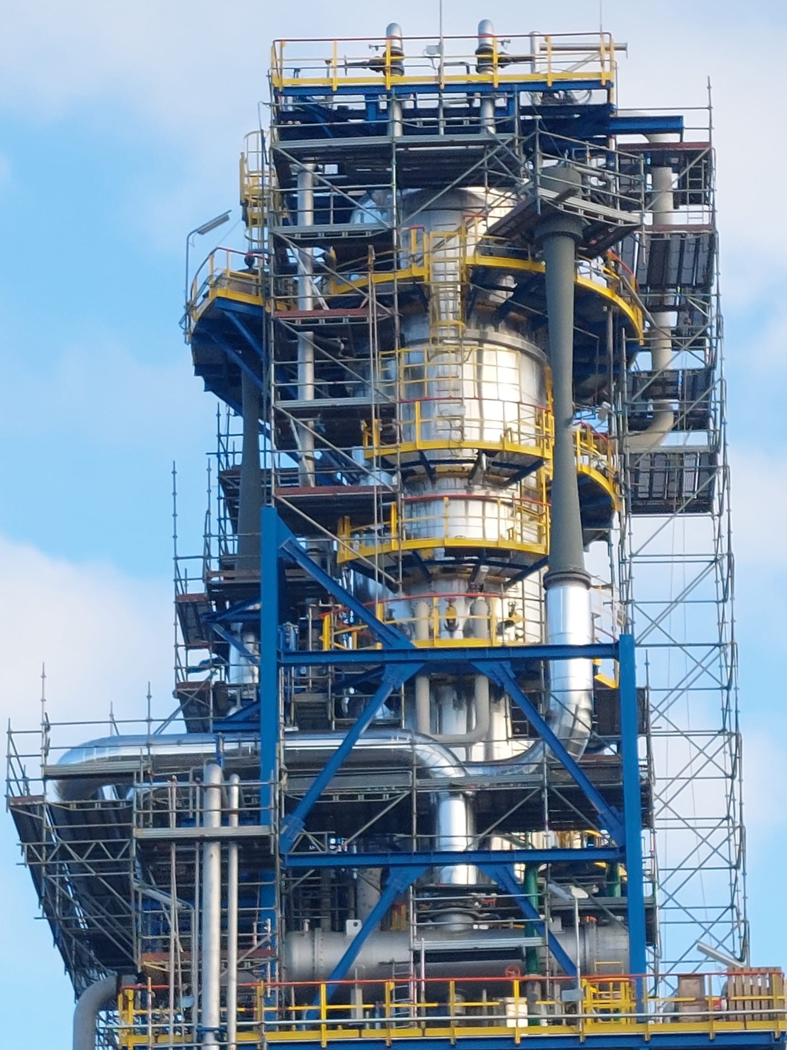 Remont kolumn procesowych i aparatów pionowych